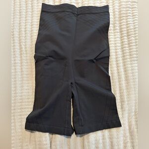 BRAND NEW W/O TAGS! Maidenform shapewear shorts